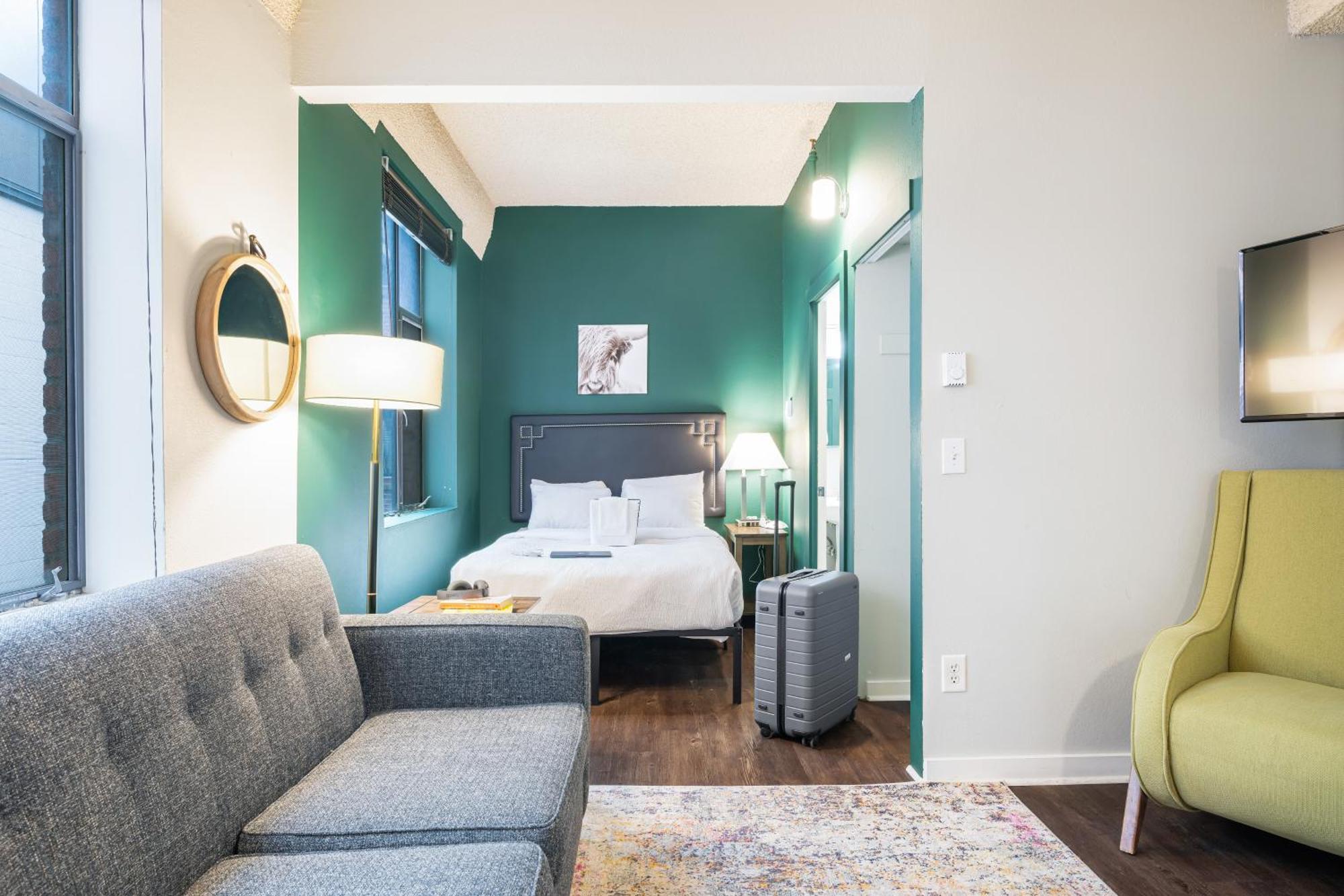 Oxford Apartment By At Mine Hospitality Сиатъл Екстериор снимка