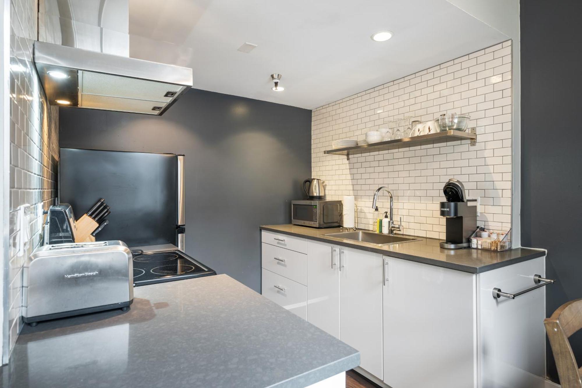 Oxford Apartment By At Mine Hospitality Сиатъл Екстериор снимка