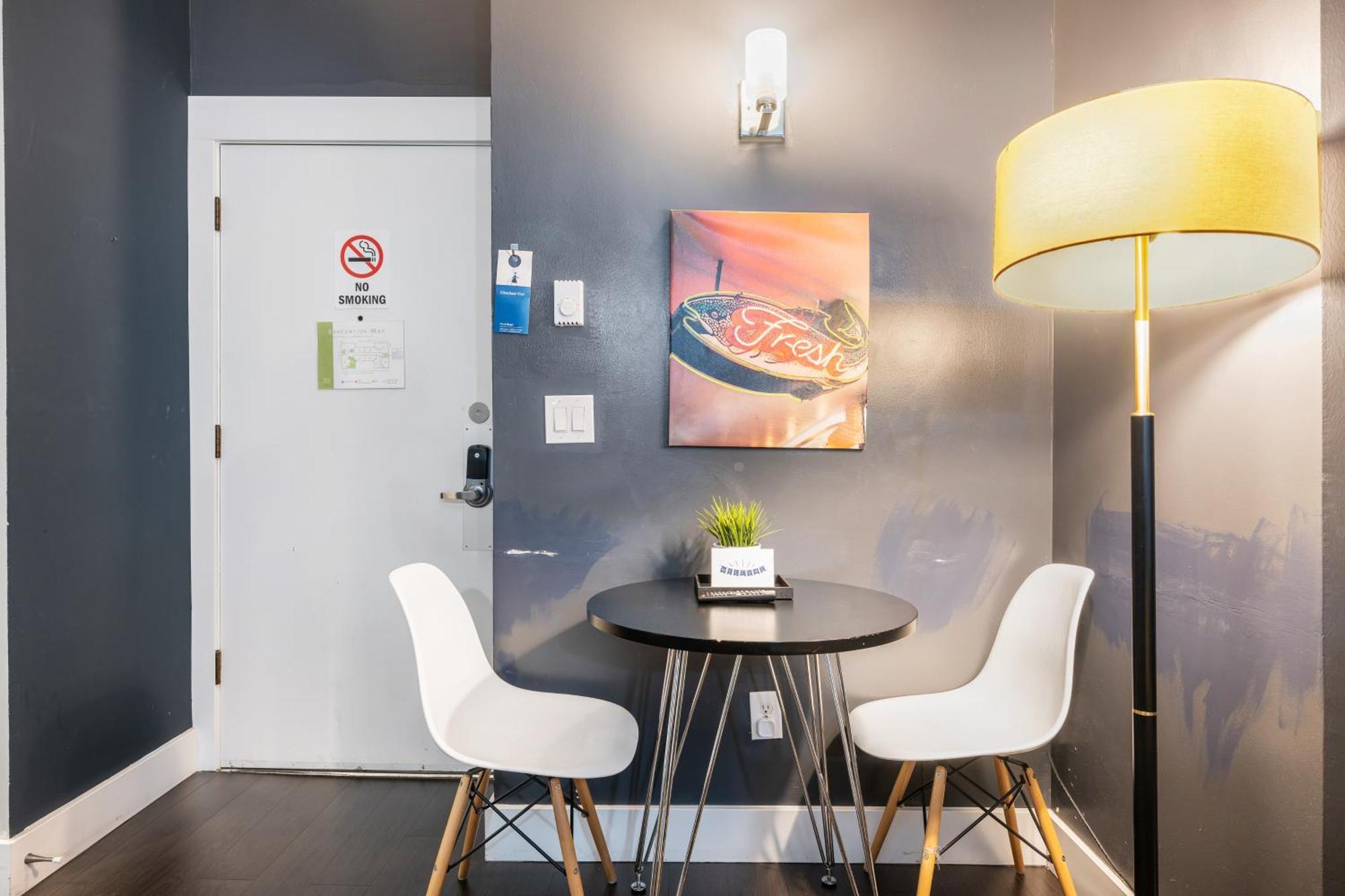 Oxford Apartment By At Mine Hospitality Сиатъл Екстериор снимка