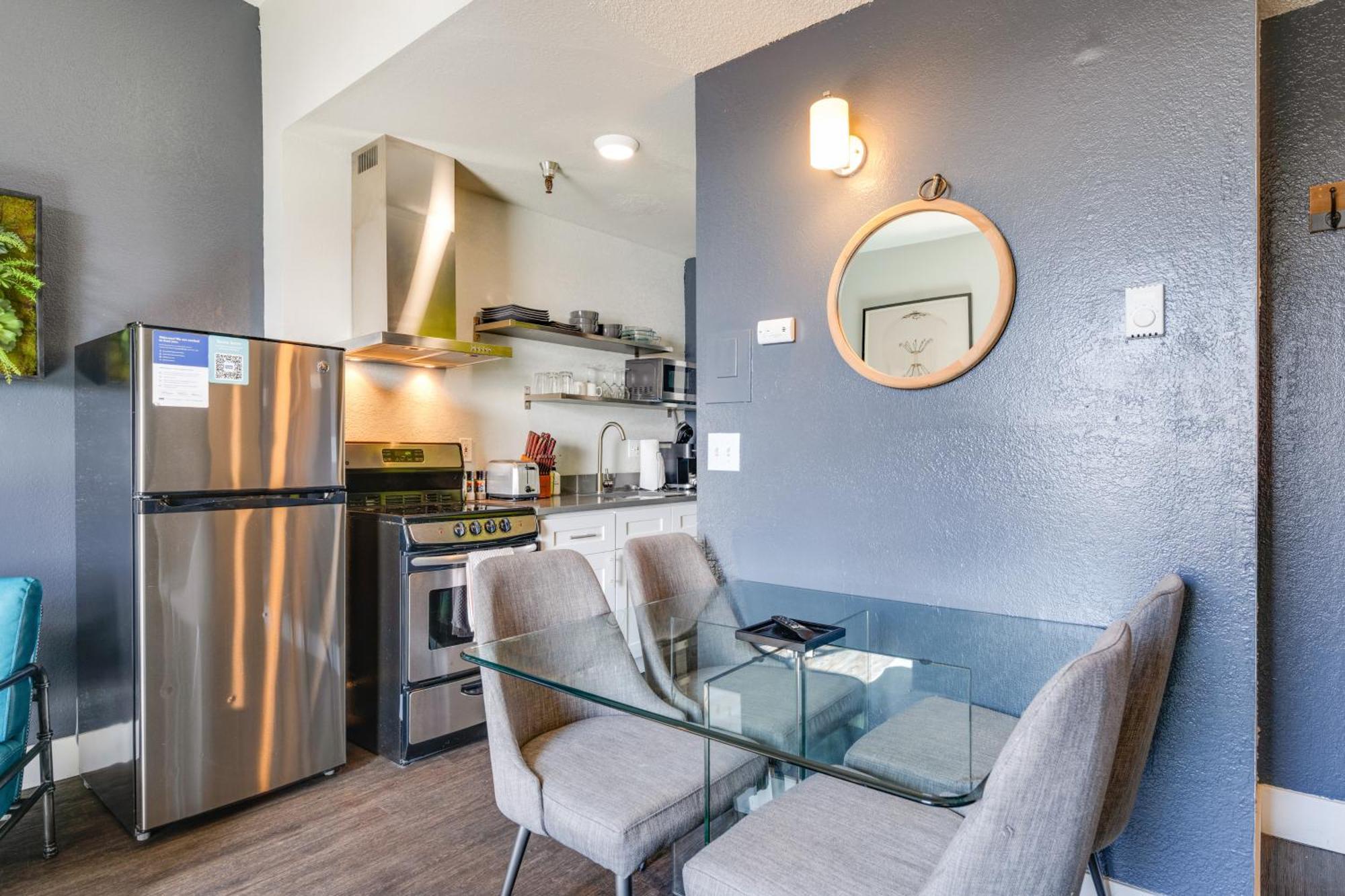 Oxford Apartment By At Mine Hospitality Сиатъл Екстериор снимка