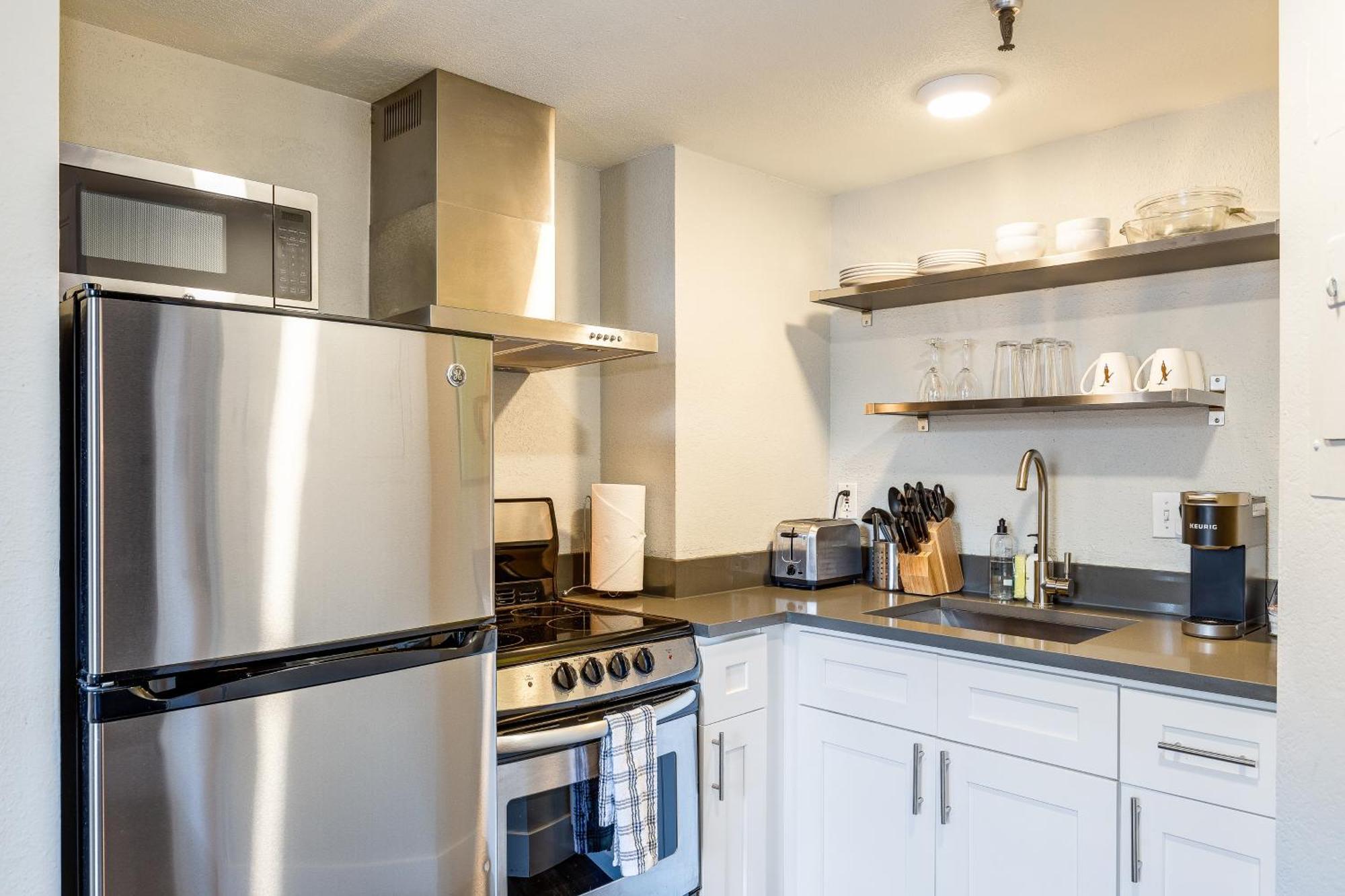 Oxford Apartment By At Mine Hospitality Сиатъл Екстериор снимка