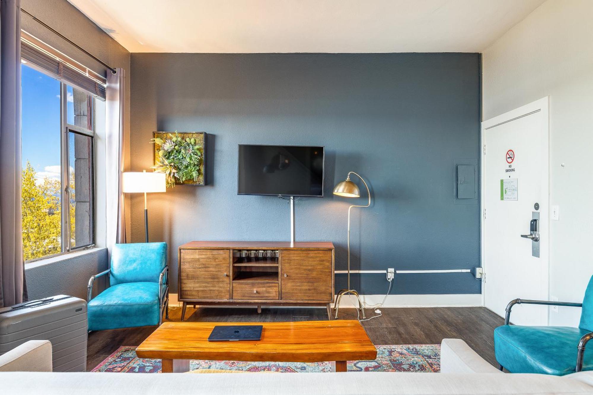 Oxford Apartment By At Mine Hospitality Сиатъл Екстериор снимка