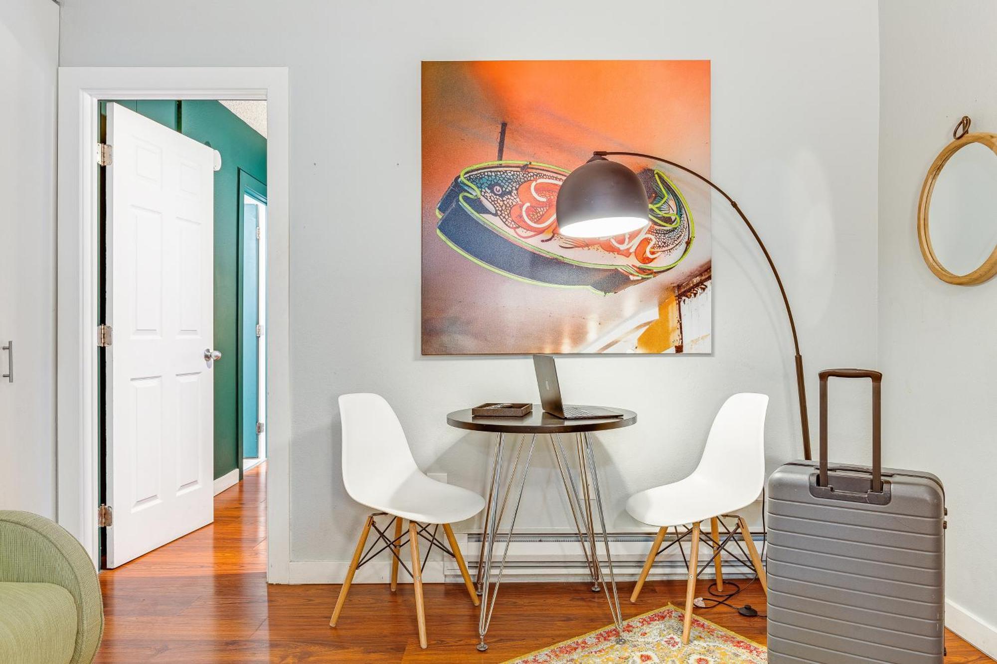 Oxford Apartment By At Mine Hospitality Сиатъл Екстериор снимка